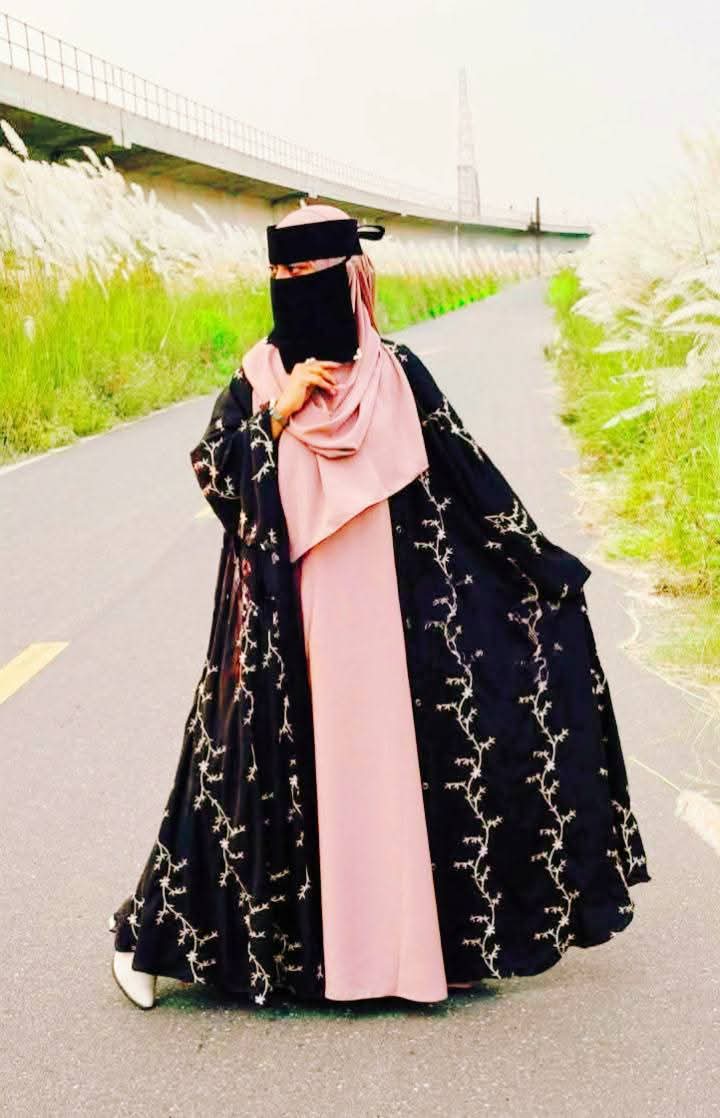 আভিজাত্যে ঘেরা লতা বোরকা ৩-পিস সেট: ইনার, কটি ও হিজাব (প্রিমিয়াম দুবাই চেরী কাপড়)Lota burka